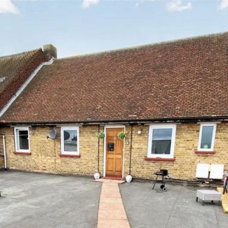 4 Bedroom Property Which Sleeps 8 Very Close To The Harry Potter Studio And Watford Junction Экстерьер фото